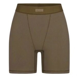 Skims soft lounge army green boxer shorts
